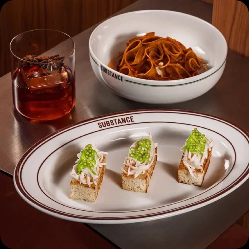 Канапе с кремом, паста и коктейль негрони